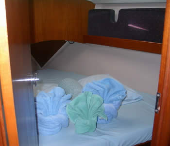 Beneteau 35 Bareboat V-berth